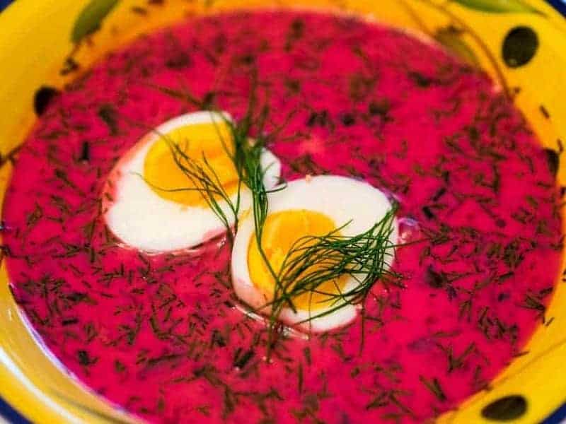 Chłodnik (sopa fría de remolacha con huevo)
