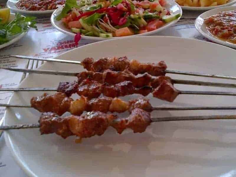  Şiş Kebap (brochettes de viande ou de poisson)